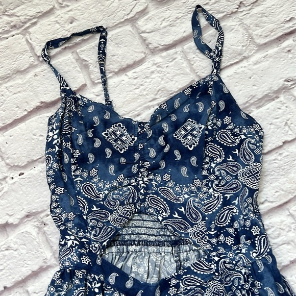 Hollister blue white bandana design shorts romper - Picture 4 of 9